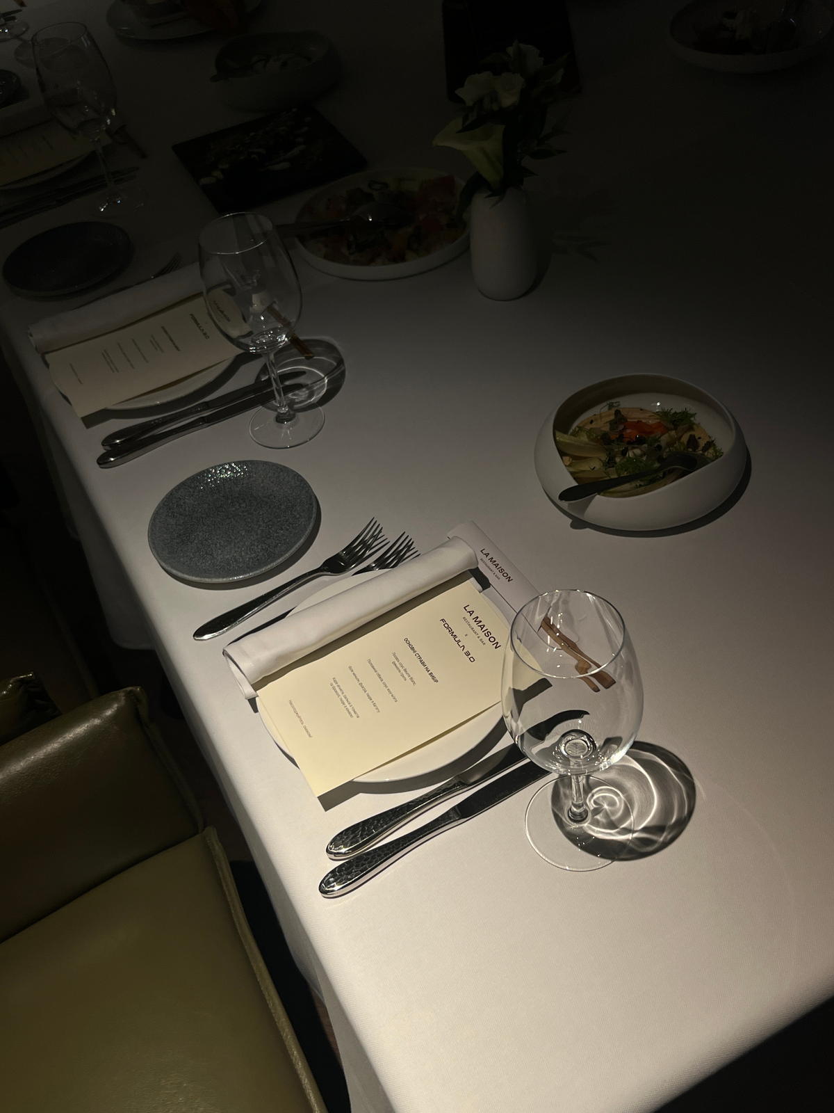 Nakryty stół w restauracji